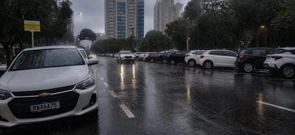 Defesa Civil emite alerta amarelo para risco de tempestades até terça-feira